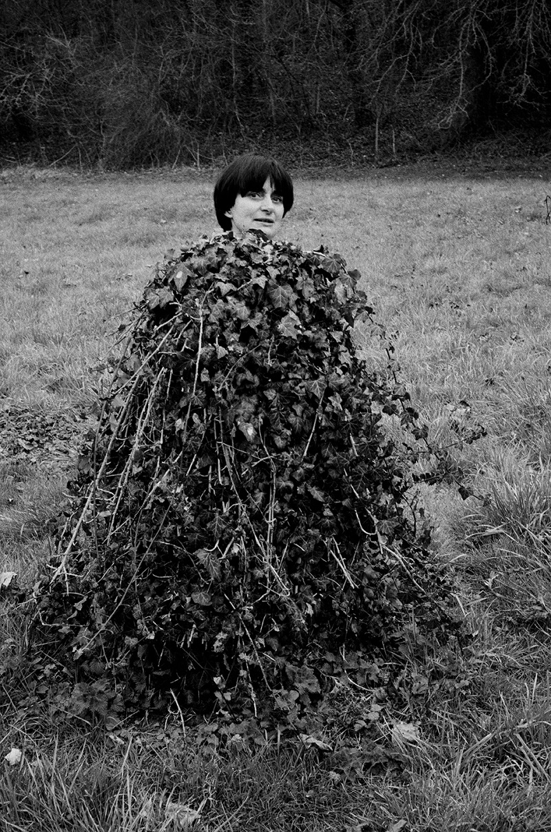 La réalisatrice et photographe Agnès Varda, Moulin d’Andé, France, 1983